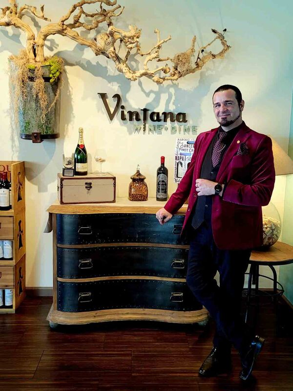 San Diego corporate magician at Vintana for Edward Jones Invesments event.