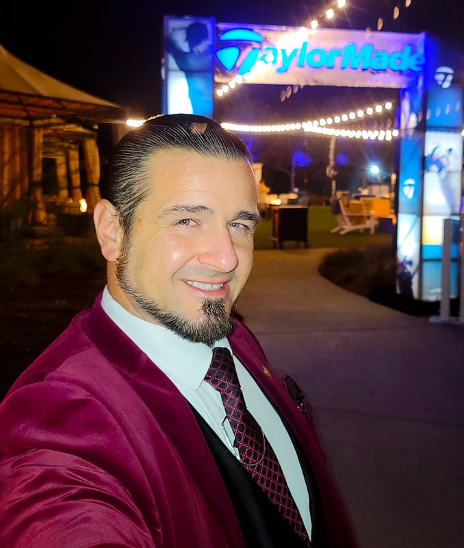 San Diego Corporate Magician Matthew King performing Strolling Magic and Mentalism for TaylorMade GolfPicture