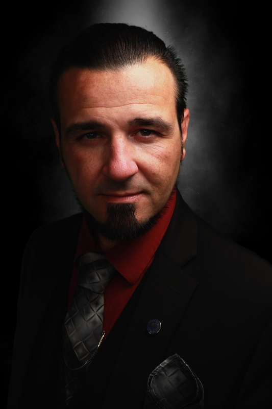 San Diego Mentalist and Magician Matthew King. San Diego corporate magicians, Mentalism, comedy magician, and close-up and strolling magicians.